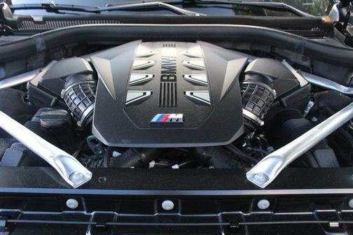 2024 BMW X7 M60i