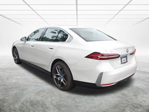 2025 BMW i5 xDrive40