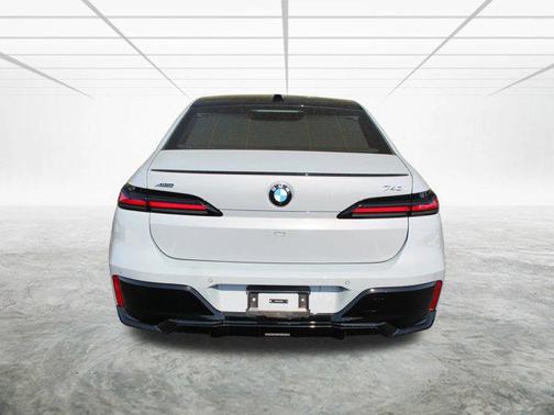 2025 BMW 740 i xDrive