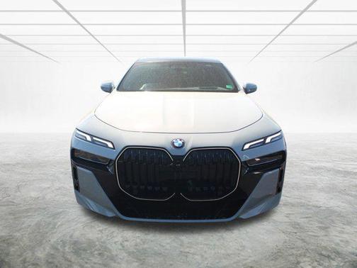 2025 BMW 740 i xDrive