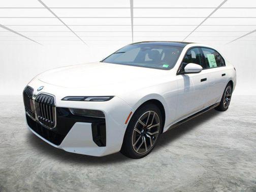 2025 BMW 740 i
