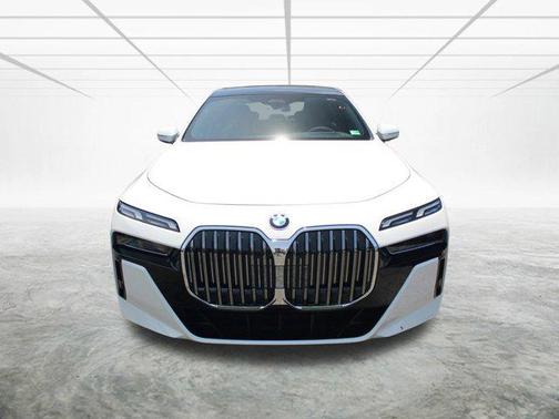 2025 BMW 740 i