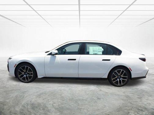 2025 BMW 740 i