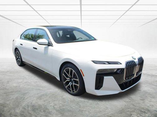 2025 BMW 740 i