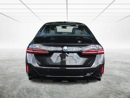 2025 BMW i5 M60