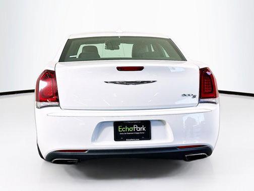 2018 Chrysler 300 S