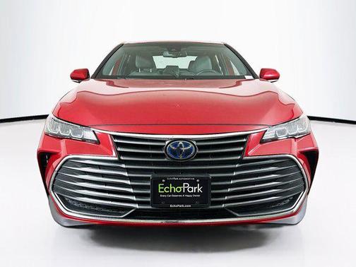 2022 Toyota Avalon Hybrid XLE
