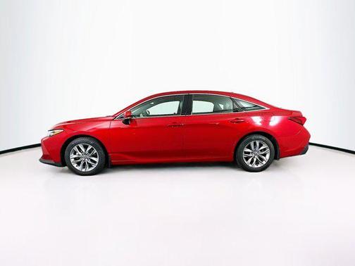 2022 Toyota Avalon Hybrid XLE