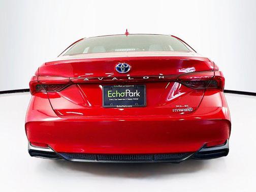 2022 Toyota Avalon Hybrid XLE
