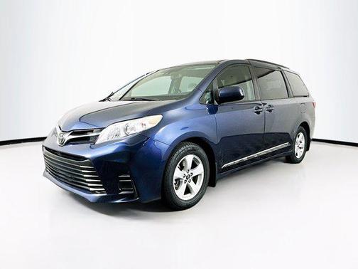 2020 Toyota Sienna LE