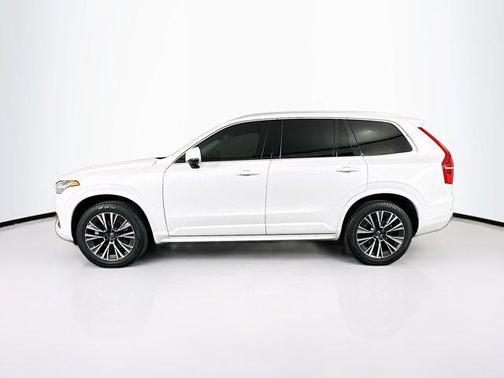 2022 Volvo XC90 T5 Momentum
