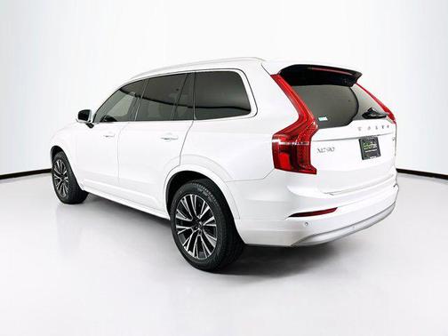 2022 Volvo XC90 T5 Momentum
