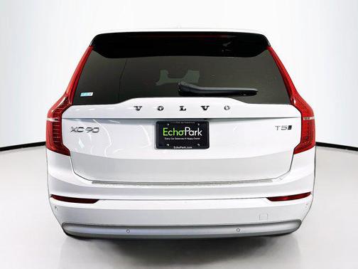 2022 Volvo XC90 T5 Momentum