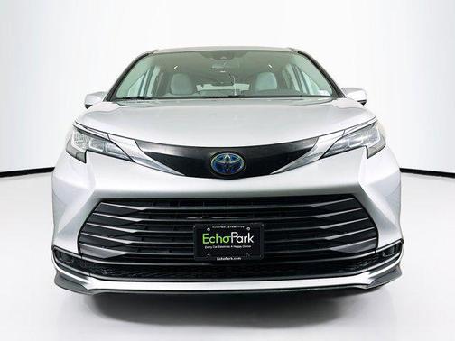 2021 Toyota Sienna LE