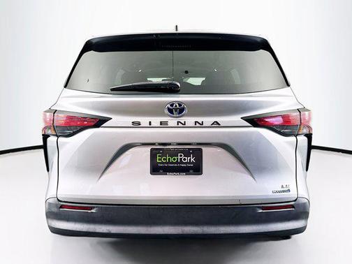 2021 Toyota Sienna LE