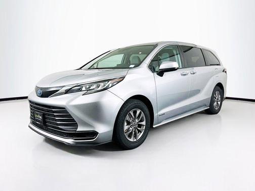 2021 Toyota Sienna LE