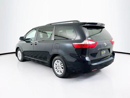 2016 Toyota Sienna XLE