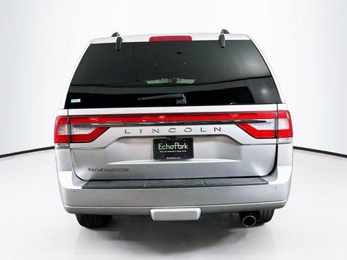 2017 Lincoln Navigator Select
