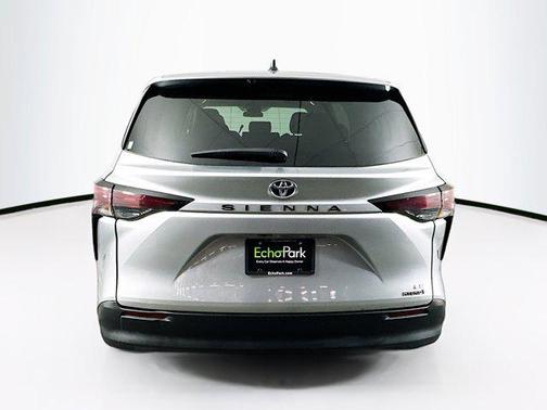 2023 Toyota Sienna LE