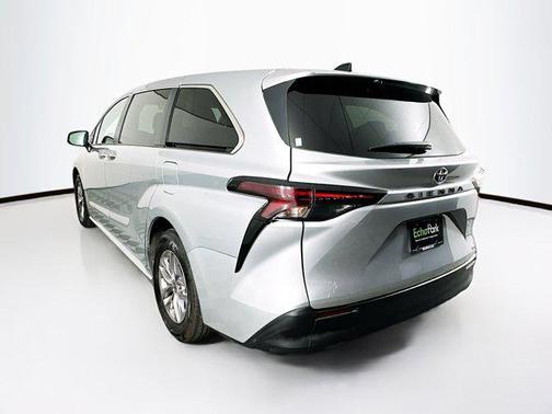 2023 Toyota Sienna LE