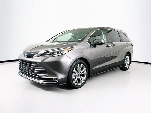 2022 Toyota Sienna Platinum 7 Passenger