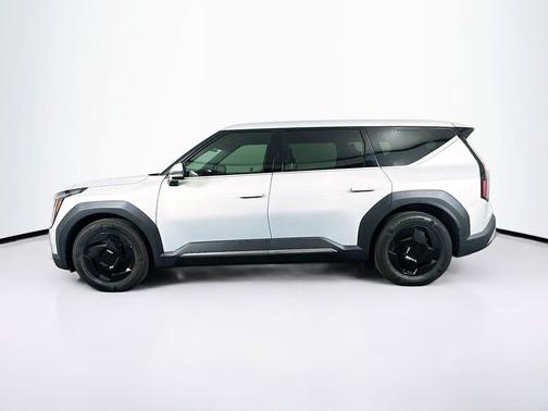 Ivory Silver 2024 Kia EV9 Light Short Range