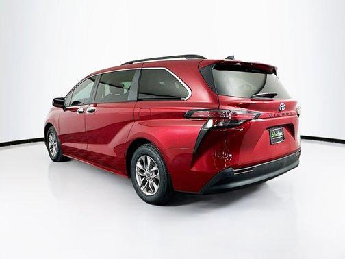 2022 Toyota Sienna XLE 7 Passenger