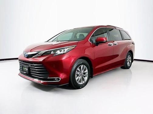 2022 Toyota Sienna XLE 7 Passenger