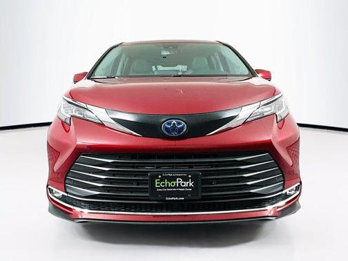 2022 Toyota Sienna XLE 7 Passenger