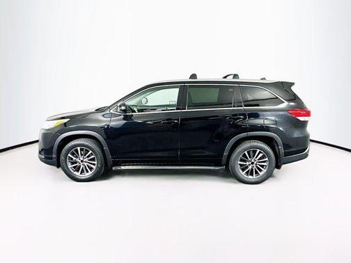 Midnight Black Metallic 2017 Toyota Highlander XLE