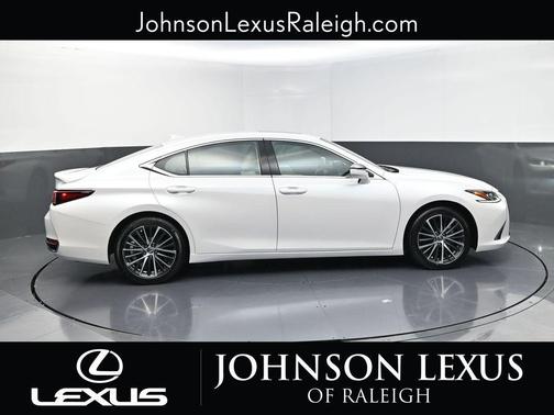 2025 Lexus ES 300h Base