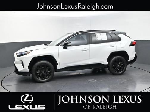 Wind Chill Pearl/Midnight Black Metallic 2023 Toyota RAV4 Hybrid SE