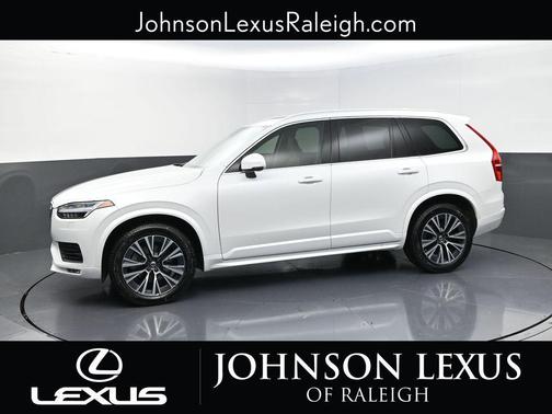 2022 Volvo XC90 T6 Momentum
