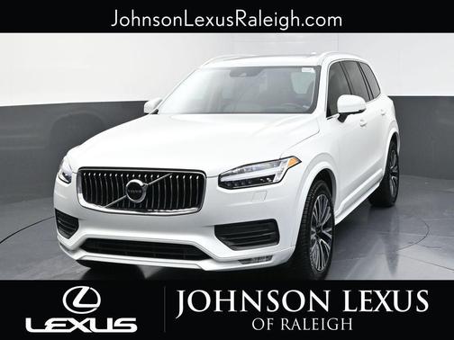 2022 Volvo XC90 T6 Momentum