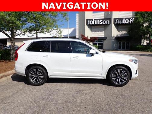 2022 Volvo XC90 T6 Momentum