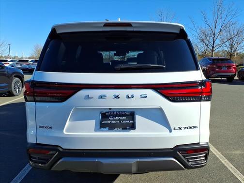 2025 Lexus LX 700h Luxury