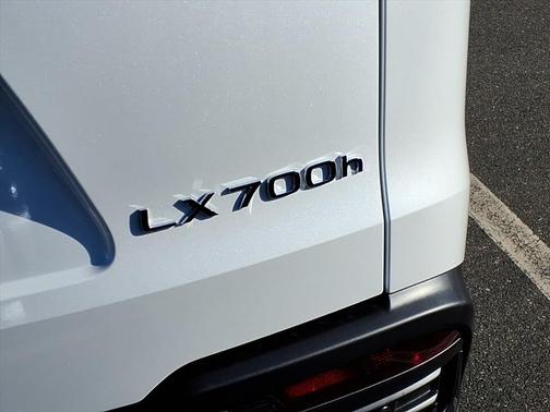 2025 Lexus LX 700h Luxury