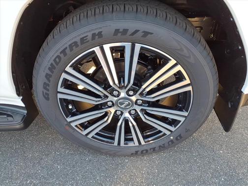 2025 Lexus LX 700h Luxury