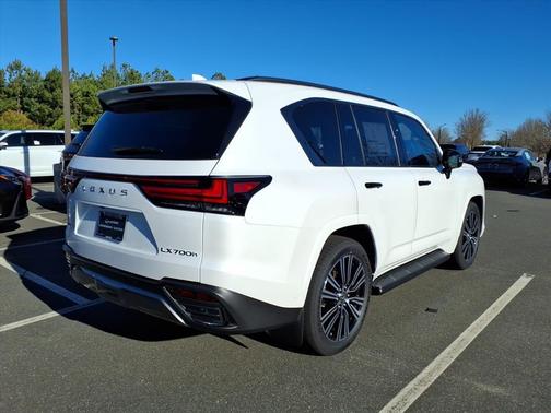 2025 Lexus LX 700h Luxury