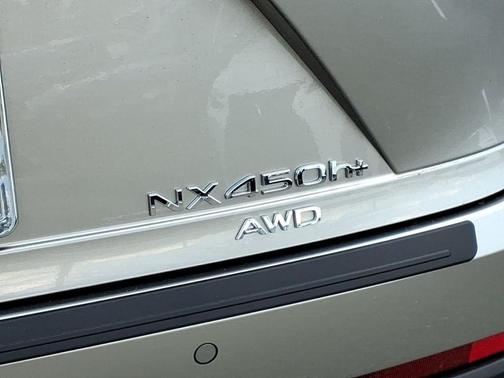 2026 Lexus NX 450h+ Luxury