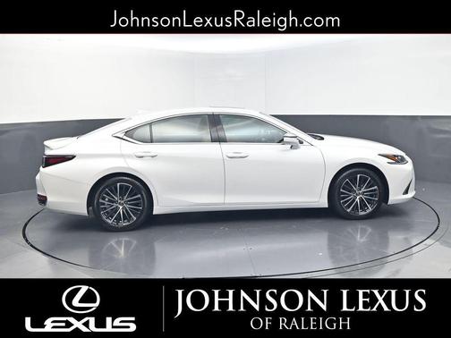 2025 Lexus ES 300h Base