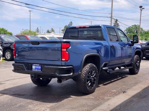 Lakeshore Blue Metallic 2026 Chevrolet Silverado 3500 LT