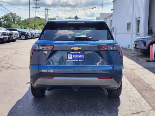 Lakeshore Blue Metallic 2025 Chevrolet Equinox 1LT