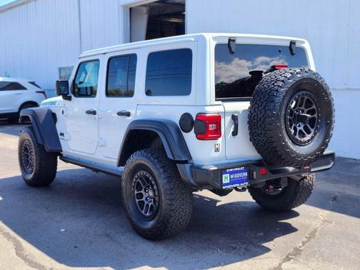 Bright White Clearcoat 2022 Jeep Wrangler Unlimited High Tide 4x4
