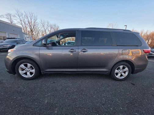 2017 Toyota Sienna LE
