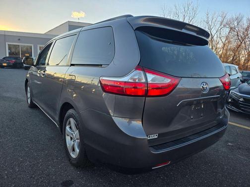 2017 Toyota Sienna LE