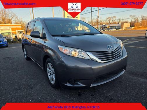 2017 Toyota Sienna LE