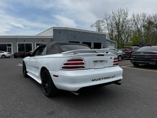 White 1995 Ford Mustang GT