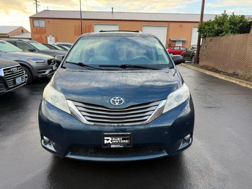 2012 Toyota Sienna XLE