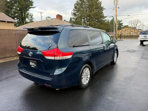 2012 Toyota Sienna XLE